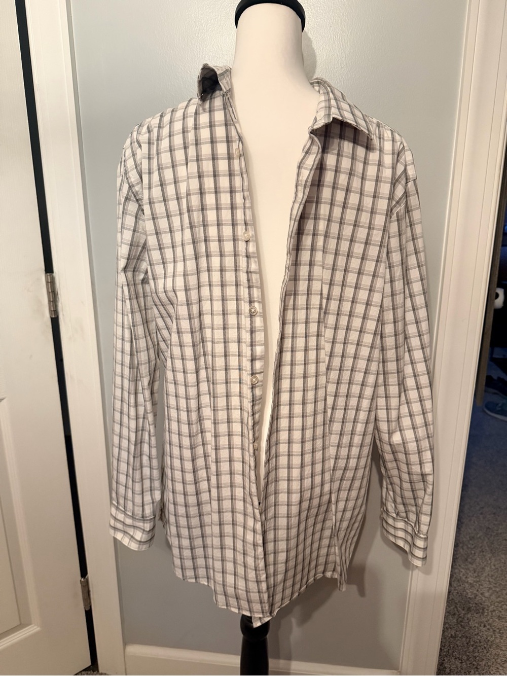 Apt. 9 White and Gray Plaid Casual Button-Down Shirt